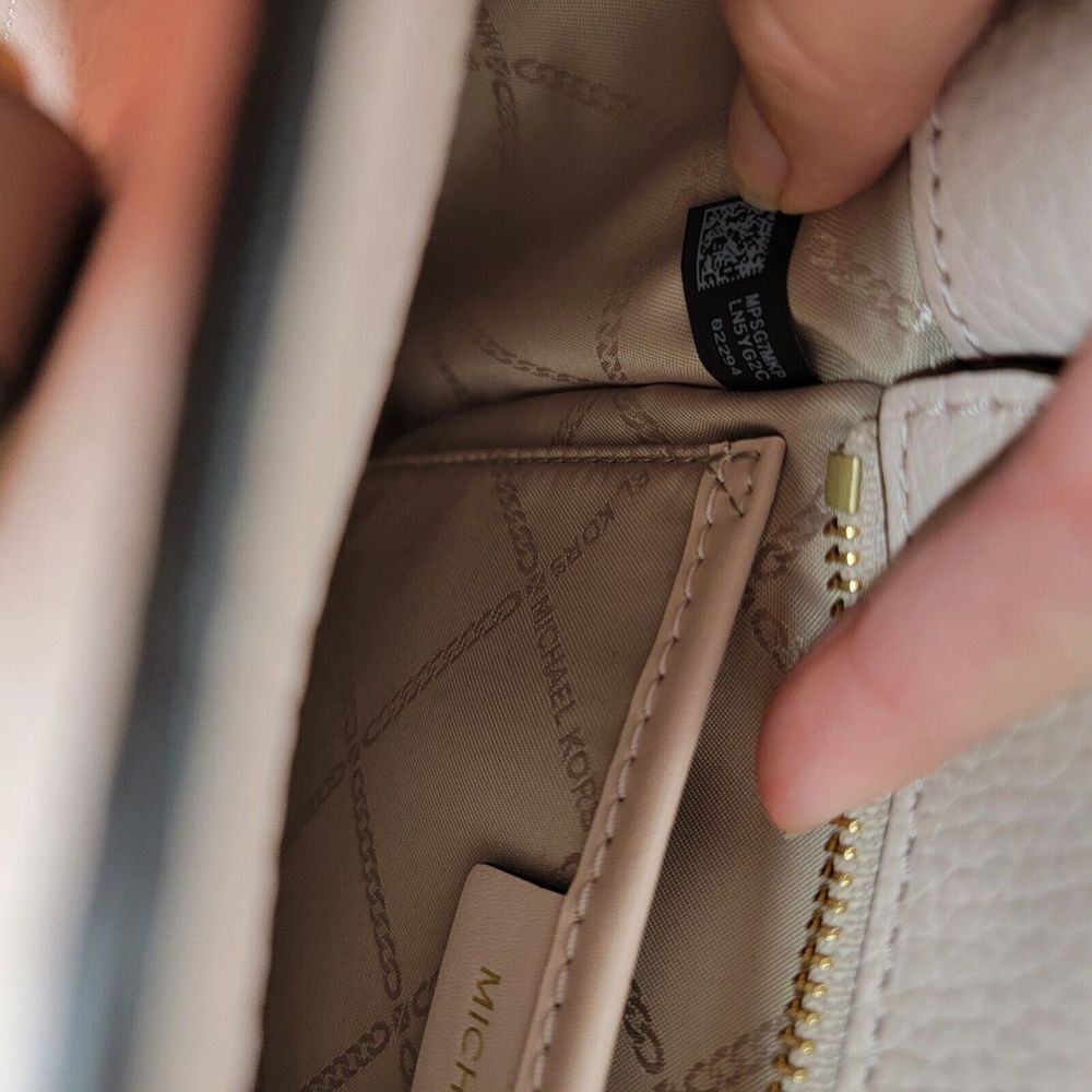 Michael Kors Kris Small Color-Block Pebbled‎ Leather Satchel. - Picture 3 of 16